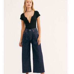 Levis Ribcage Pleated Crop Jeans